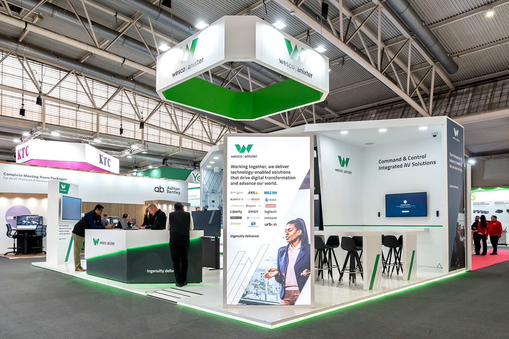 Stand en feria tecnológica ISE 2024 para WESCO ANIXTER