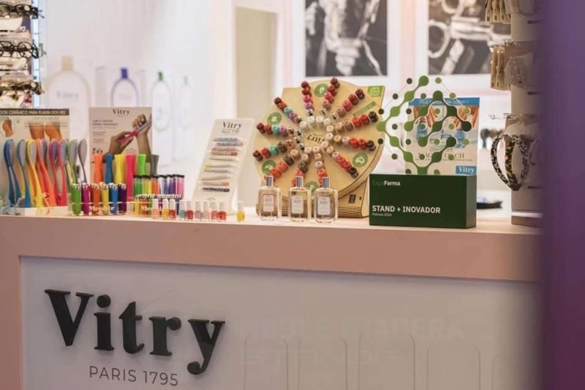 Premio al stand más innovador entregado a VITRY en Expofarma 2024 en Lisboa