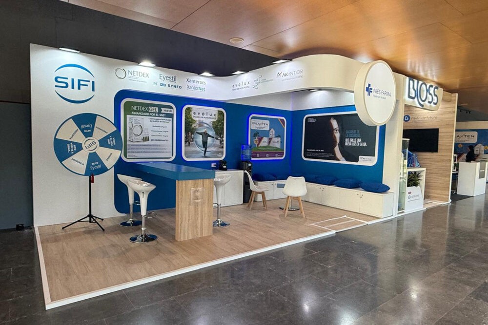 Stand de diseño para Faes Farma - SIFI en congreso SEO 2025 celebrado en Santiago de Compostela
